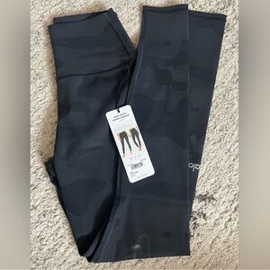 Camo Alo leggings